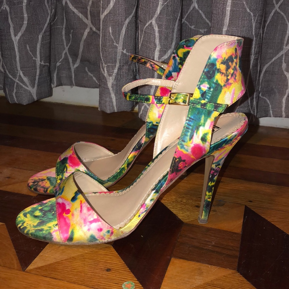 Open toe shoe